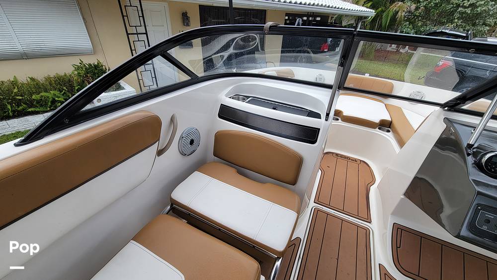 Slide: The Image of Bayliner VR5 2020 - 18