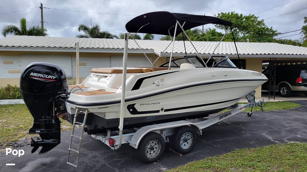 Slide: The Image of Bayliner VR5 2020 - 2