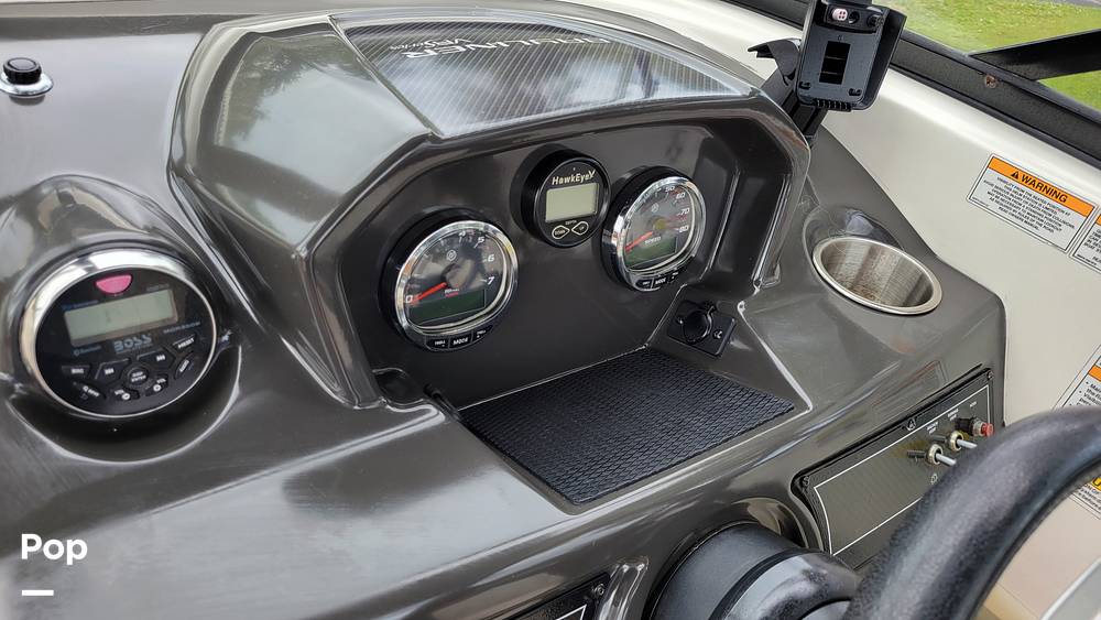 Slide: The Image of Bayliner VR5 2020 - 24