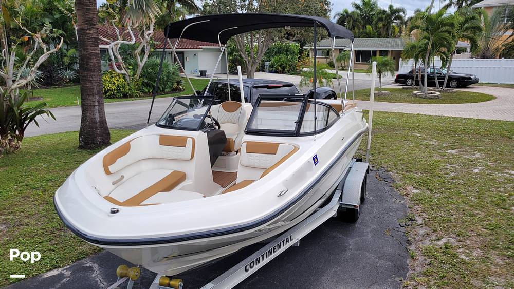 Slide: The Image of Bayliner VR5 2020 - 3