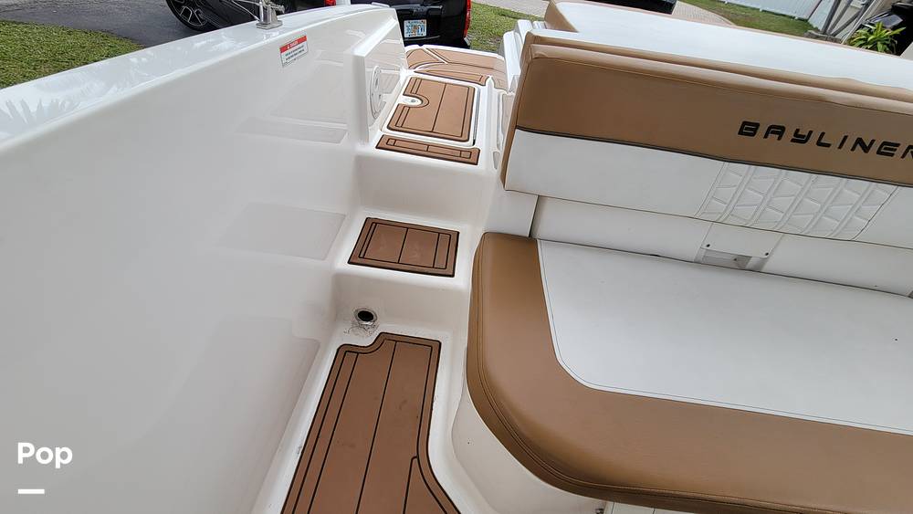 Slide: The Image of Bayliner VR5 2020 - 39
