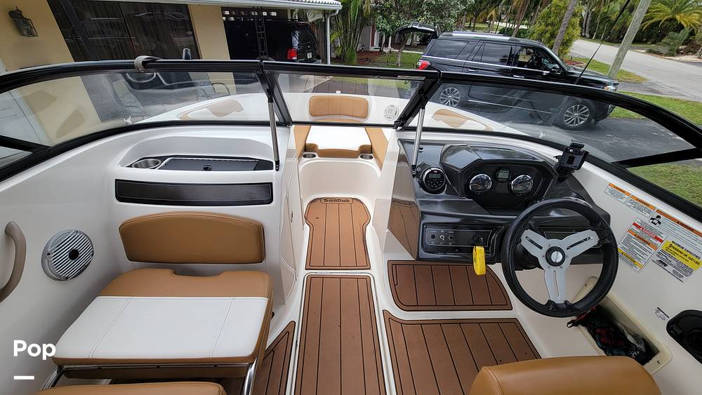 Slide: The Image of Bayliner VR5 2020 - 8
