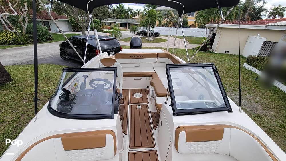 Slide: The Image of Bayliner VR5 2020 - 9