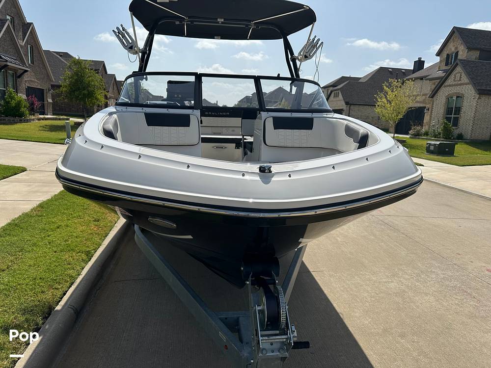Slide: The Image of Bayliner VR5 2021 - 1