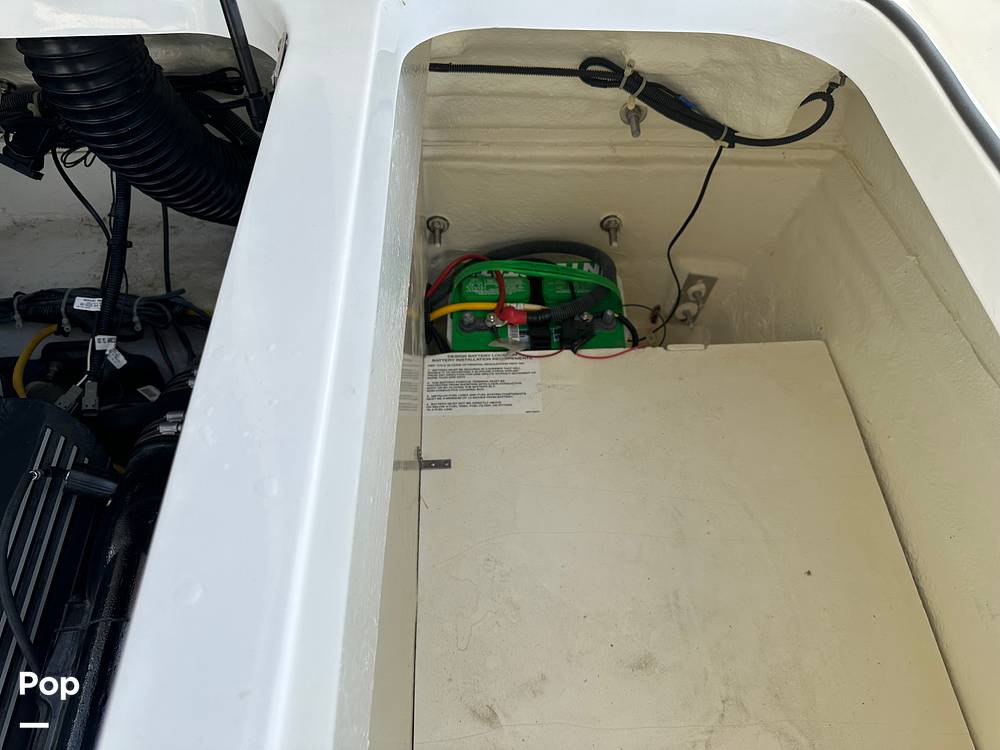 Slide: The Image of Bayliner VR5 2021 - 10