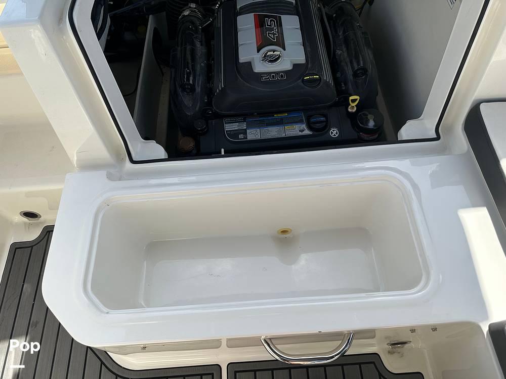 Slide: The Image of Bayliner VR5 2021 - 11