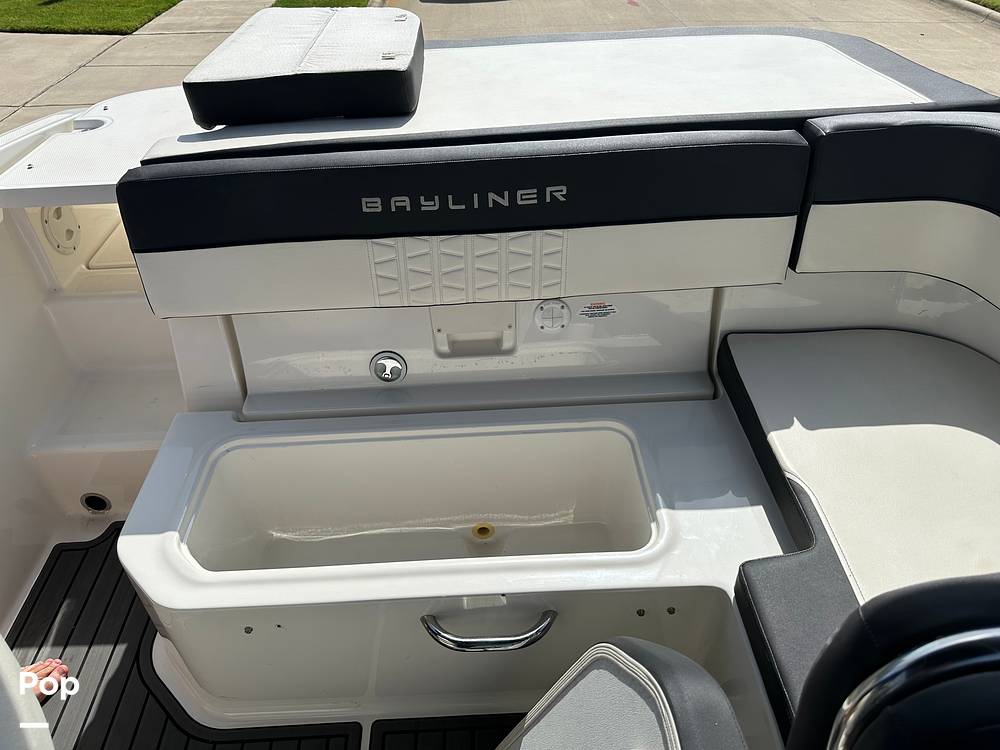 Slide: The Image of Bayliner VR5 2021 - 12