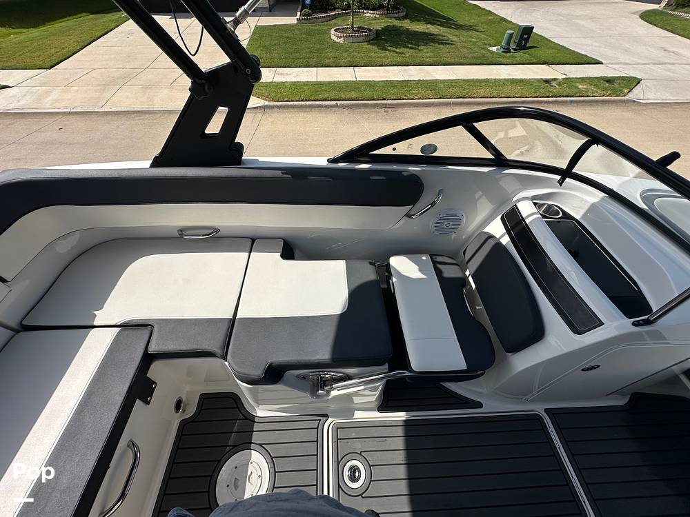 Slide: The Image of Bayliner VR5 2021 - 14