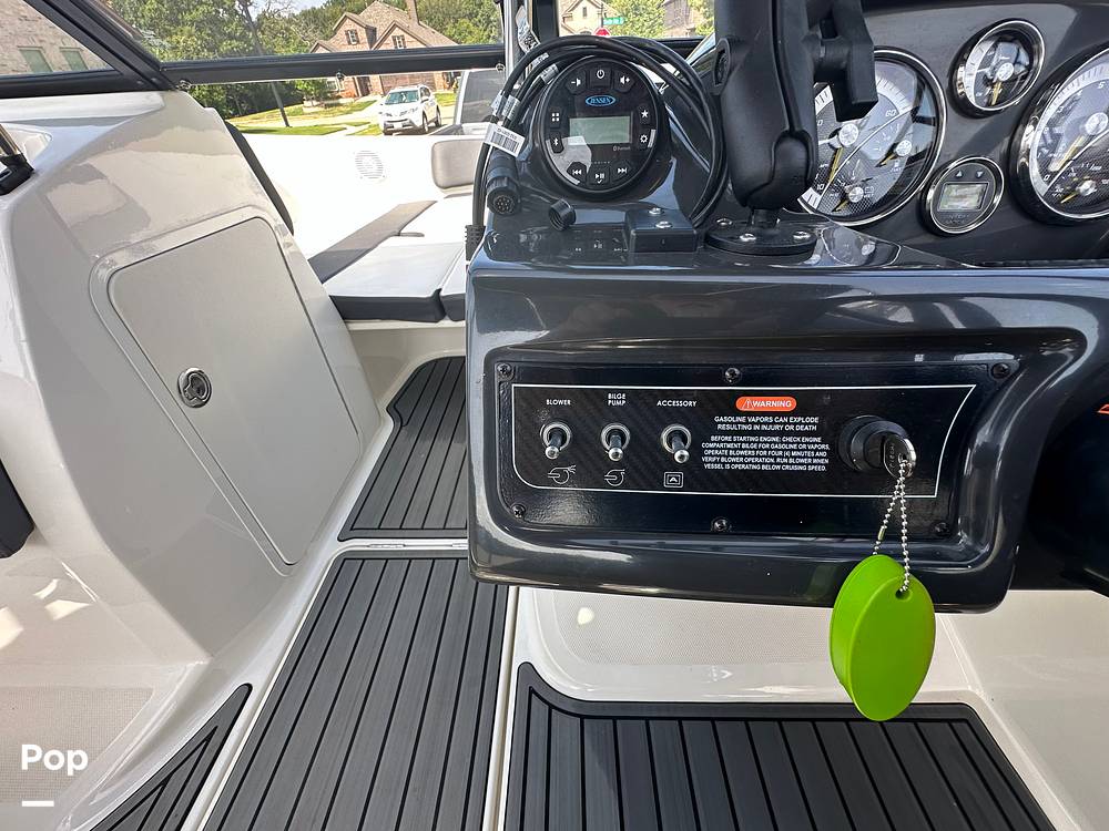 Slide: The Image of Bayliner VR5 2021 - 21
