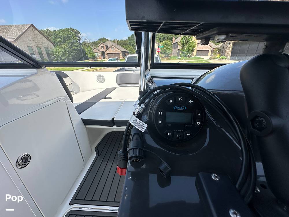 Slide: The Image of Bayliner VR5 2021 - 22