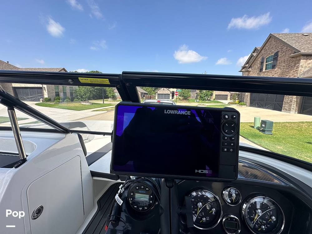 Slide: The Image of Bayliner VR5 2021 - 24