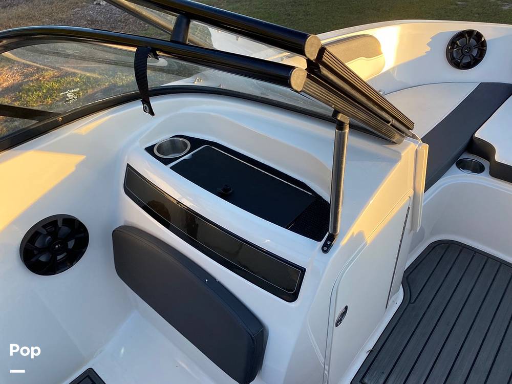 Slide: The Image of Bayliner VR5 2021 - 11868769