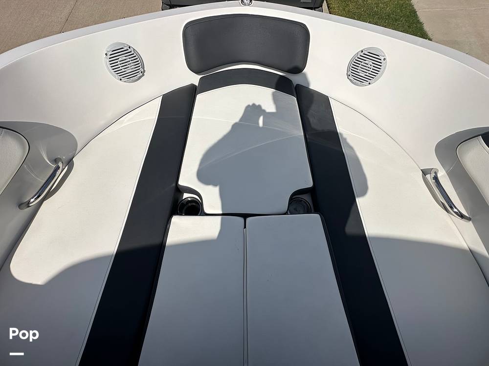 Slide: The Image of Bayliner VR5 2021 - 27