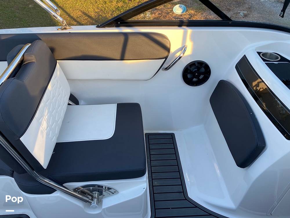 Slide: The Image of Bayliner VR5 2021 - 11868770