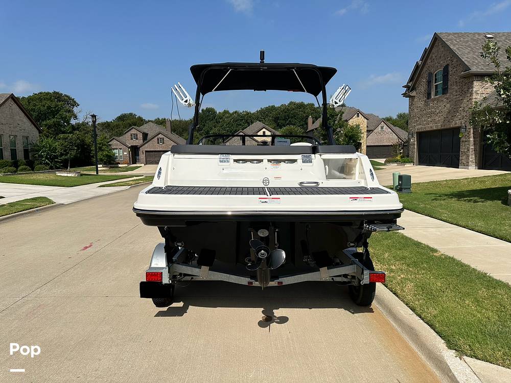 Slide: The Image of Bayliner VR5 2021 - 3