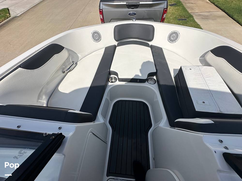 Slide: The Image of Bayliner VR5 2021 - 30