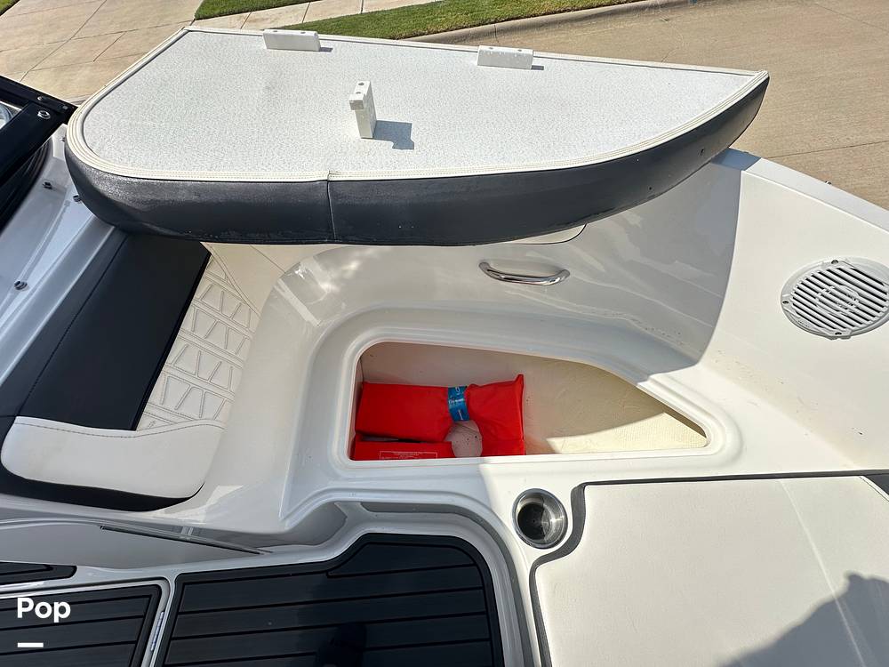 Slide: The Image of Bayliner VR5 2021 - 32