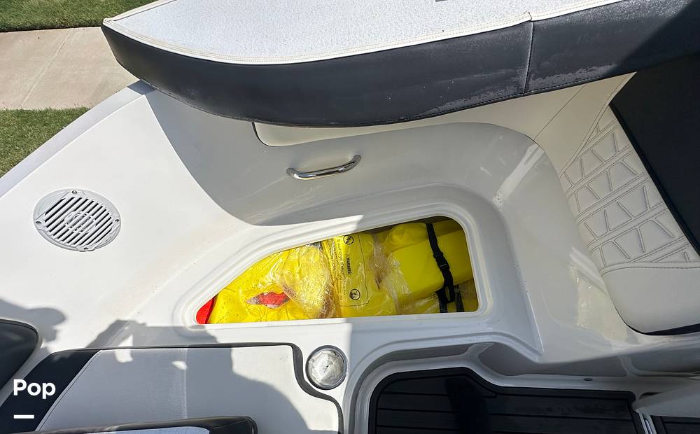 Slide: The Image of Bayliner VR5 2021 - 33