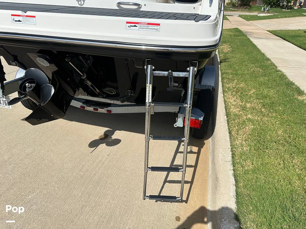 Slide: The Image of Bayliner VR5 2021 - 4