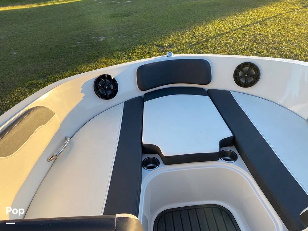 Slide: The Image of Bayliner VR5 2021 - 11868785