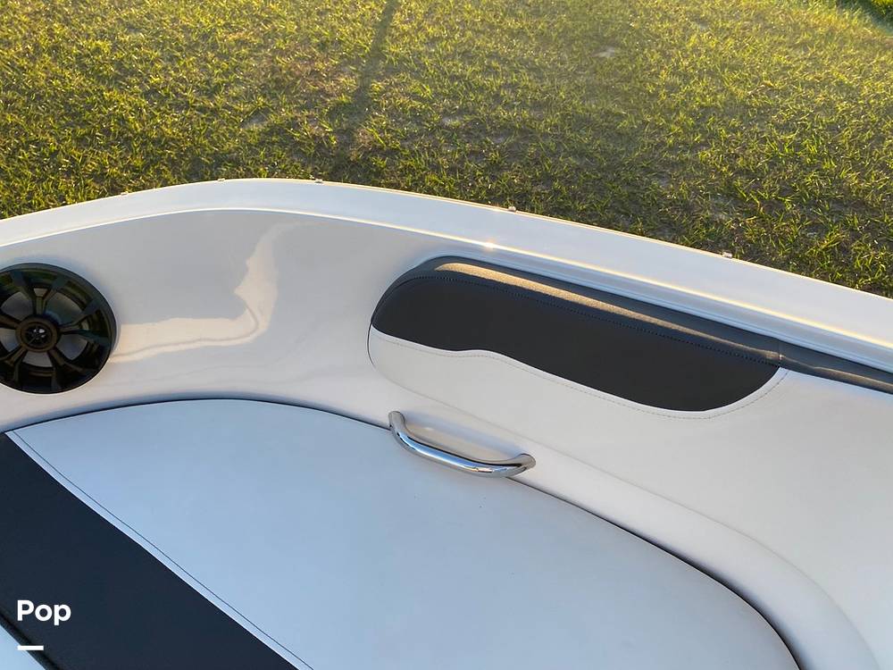 Slide: The Image of Bayliner VR5 2021 - 11868791