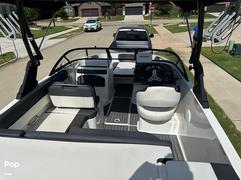 Slide: The Image of Bayliner VR5 2021 - 5