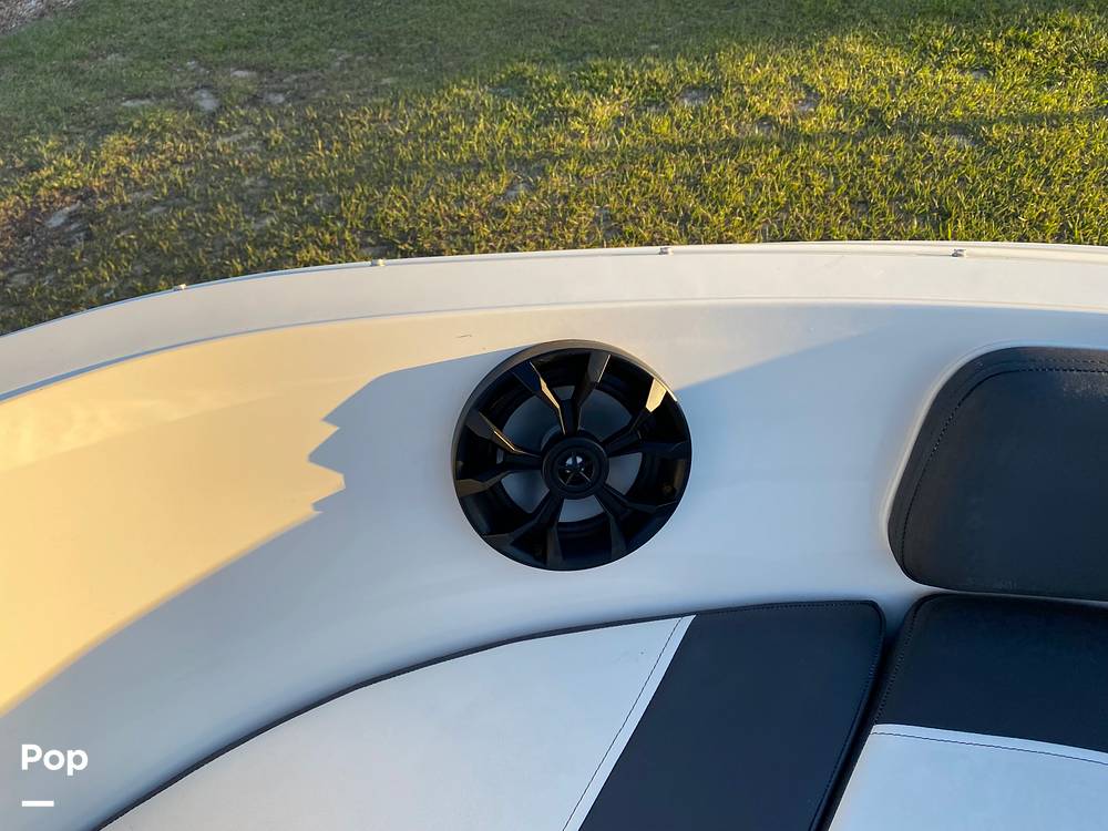 Slide: The Image of Bayliner VR5 2021 - 11868792