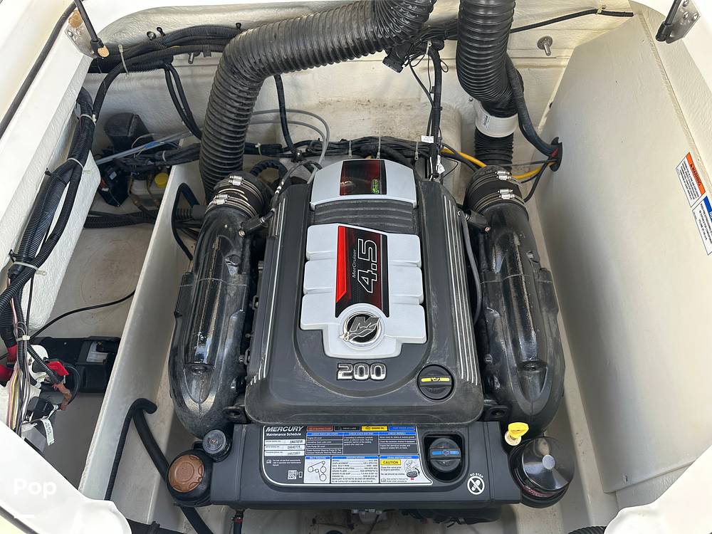 Slide: The Image of Bayliner VR5 2021 - 8