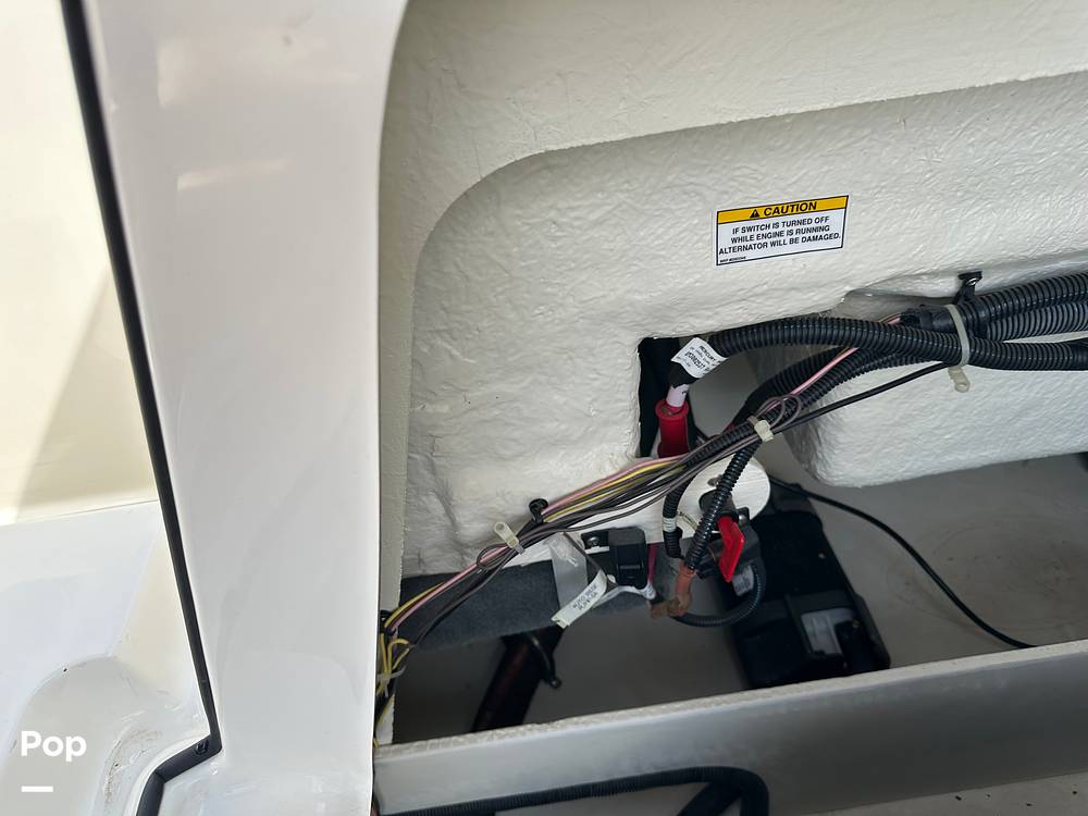 Slide: The Image of Bayliner VR5 2021 - 9