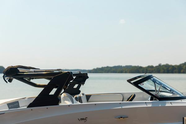 Slide: The Image of Bayliner VR5 2022 - 11