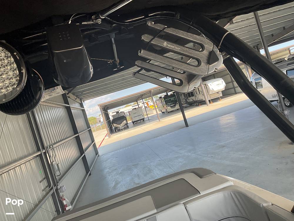 Slide: The Image of Bayliner VR5 2022 - 15533850