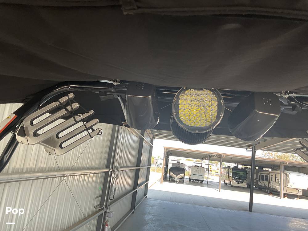 Slide: The Image of Bayliner VR5 2022 - 15533853