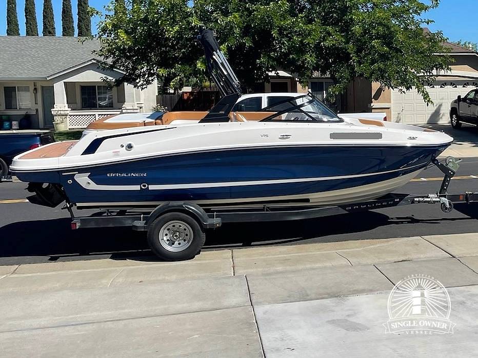 Slide: The Image of Bayliner VR5 2022 - 15495900