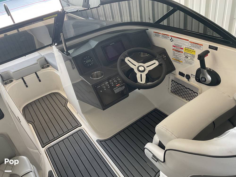 Slide: The Image of Bayliner VR5 2022 - 15533851