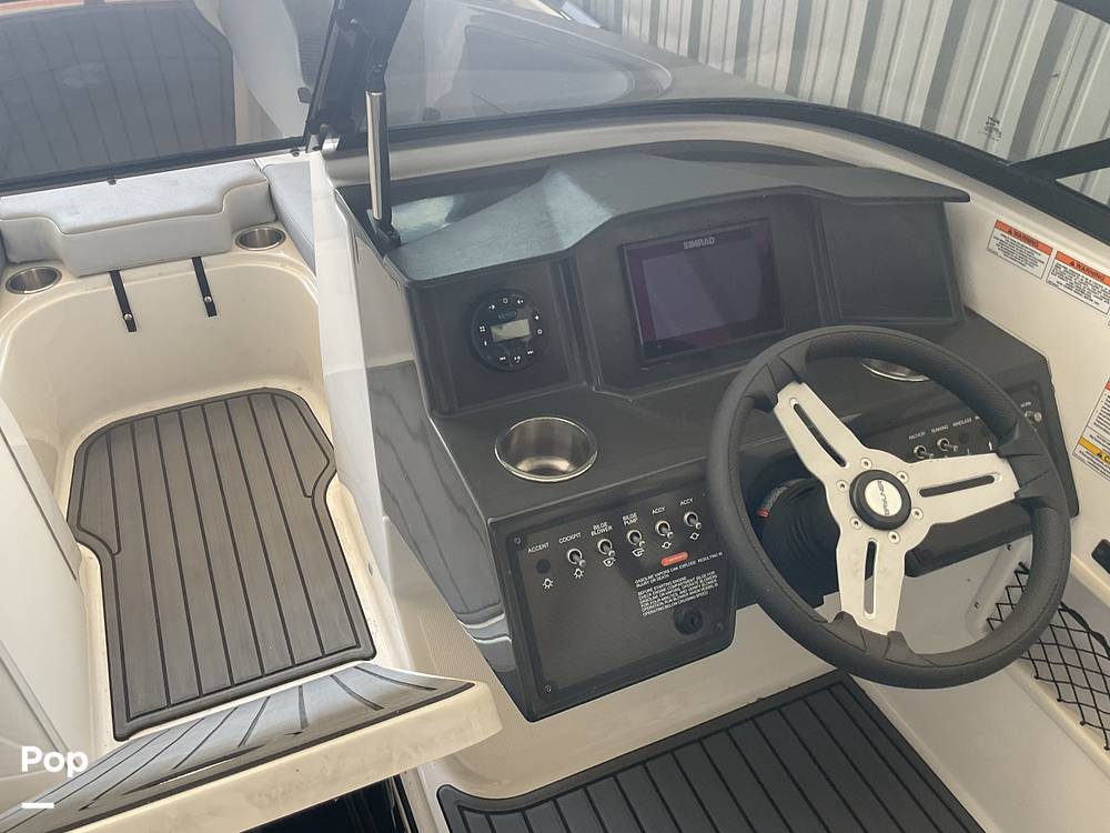 Slide: The Image of Bayliner VR5 2022 - 15533857