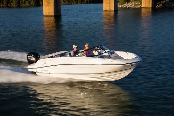 Slide: The Image of Bayliner VR5 2022 - 2