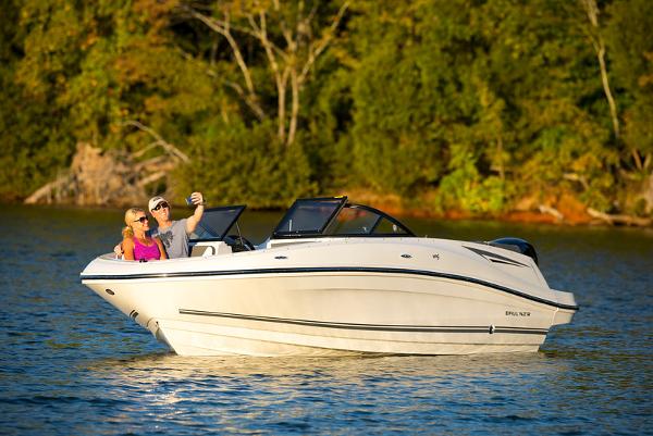Slide: The Image of Bayliner VR5 2022 - 2