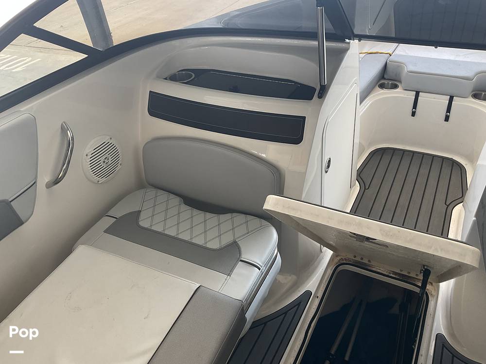 Slide: The Image of Bayliner VR5 2022 - 15533856