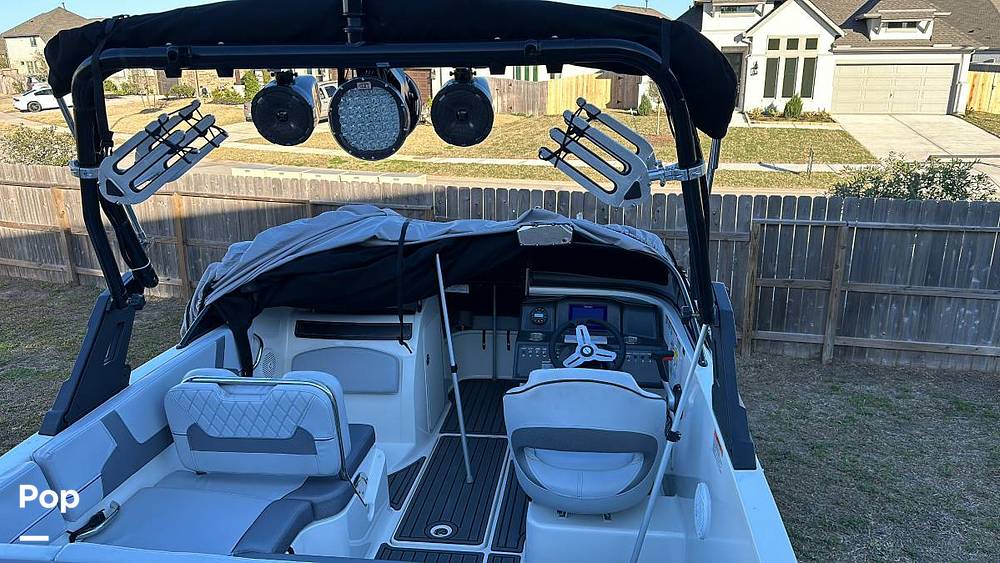 Slide: The Image of Bayliner VR5 2022 - 15481884