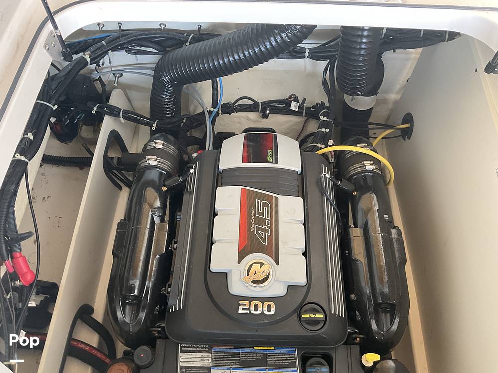 Slide: The Image of Bayliner VR5 2022 - 15533842