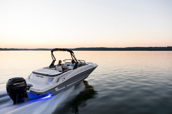 Slide: The Image of Bayliner VR5 2022 - 7