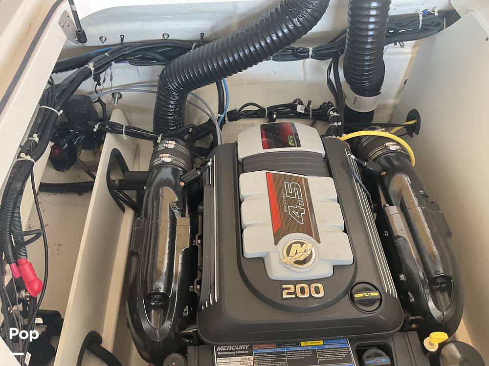 Slide: The Image of Bayliner VR5 2022 - 15533843