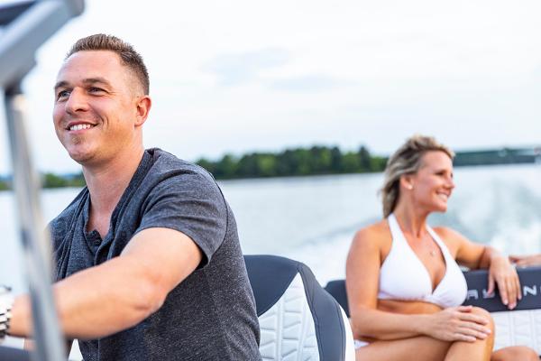 Slide: The Image of Bayliner VR5 2023 - 9