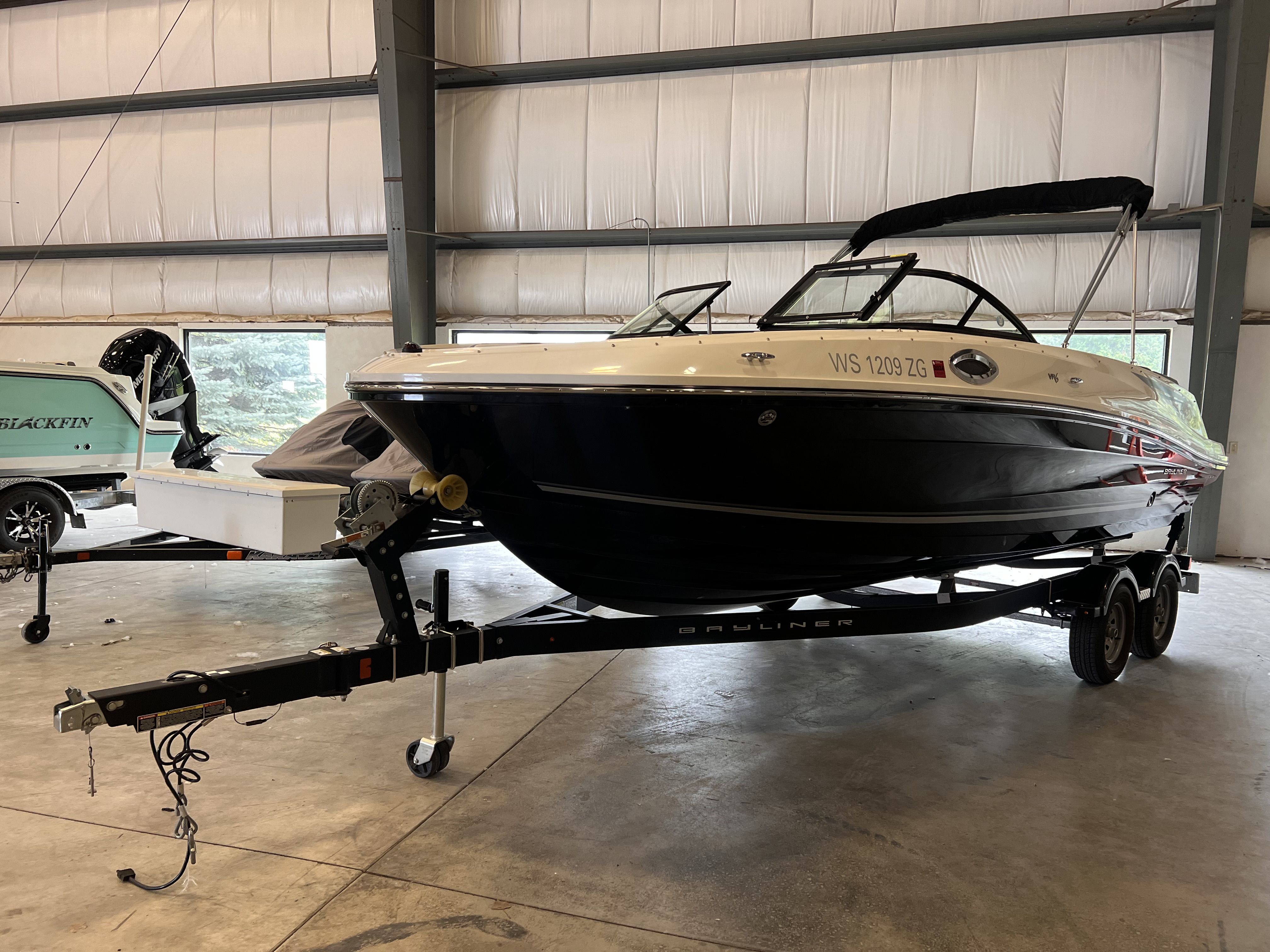 Slide: The Image of Bayliner VR6 2018 - 1