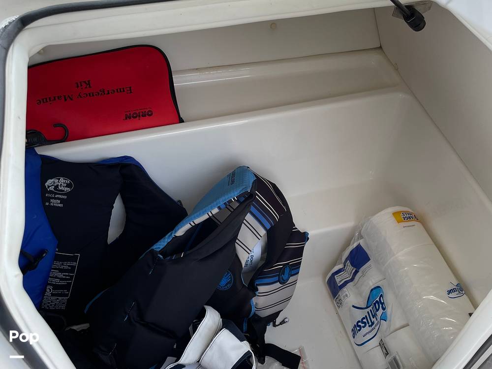 Slide: The Image of Bayliner VR6 2022 - 15512280