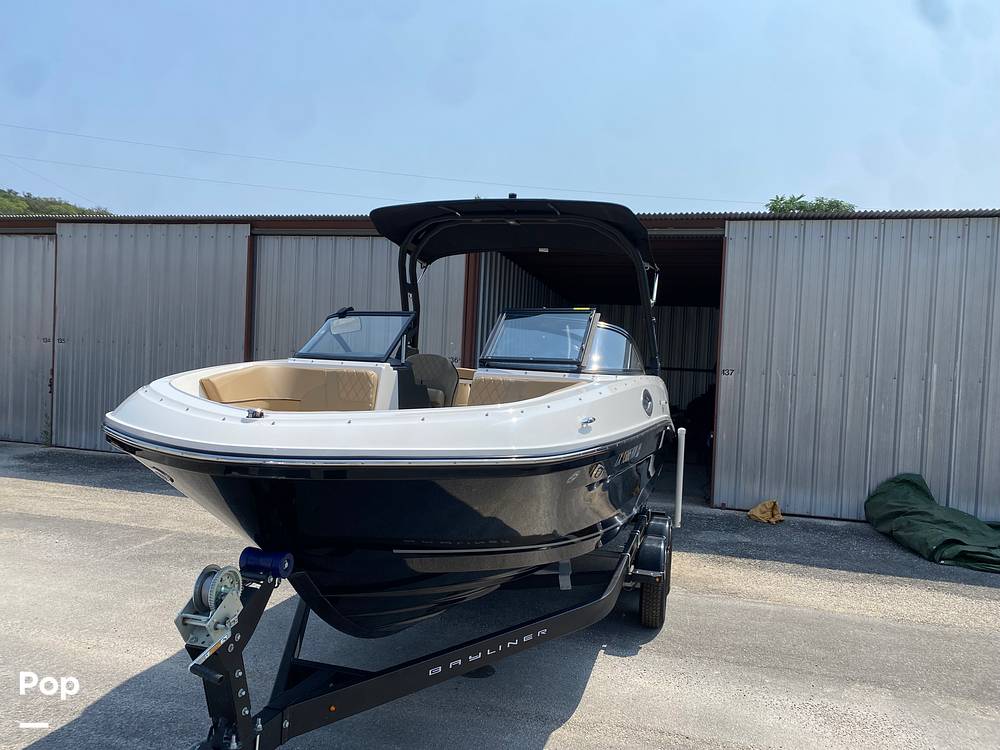 Slide: The Image of Bayliner Vr6 2023 - 15485556