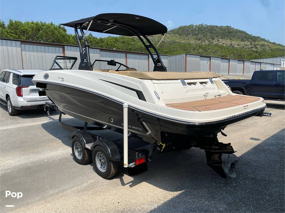 Slide: The Image of Bayliner Vr6 2023 - 15485560