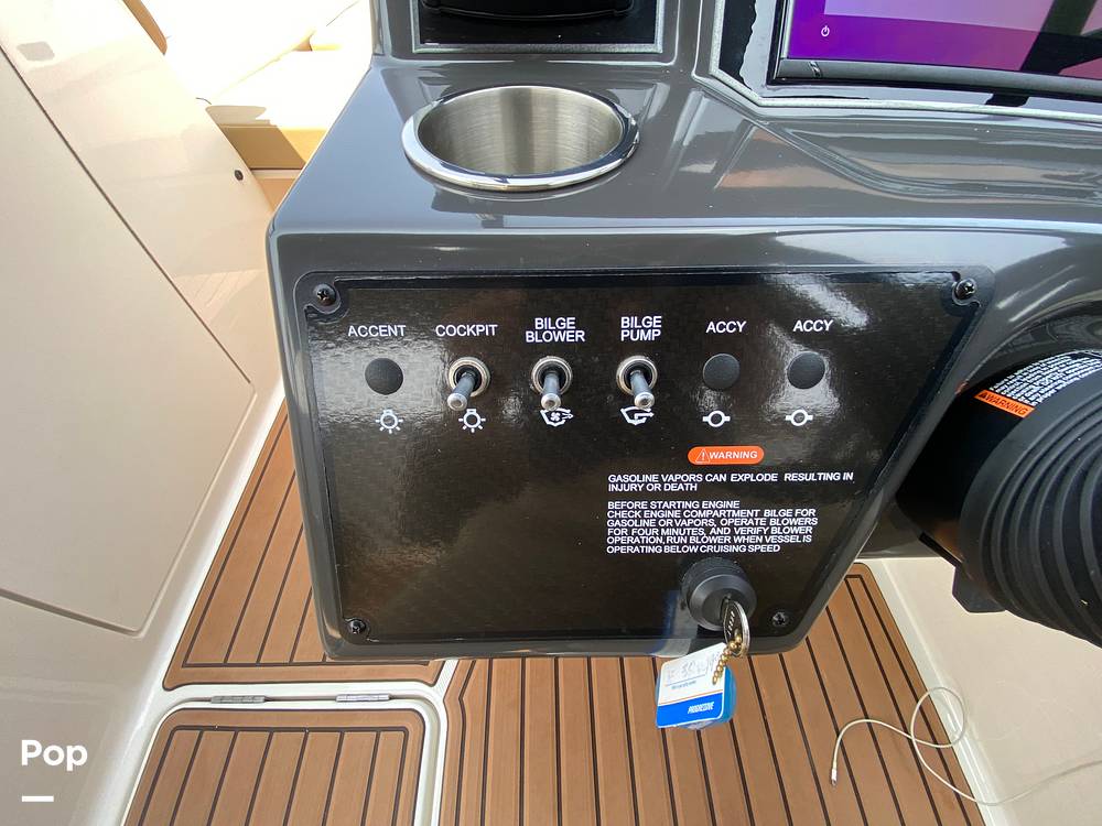 Slide: The Image of Bayliner Vr6 2023 - 15485600