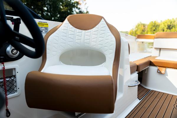 Slide: The Image of Bayliner VR6 2024 - 10