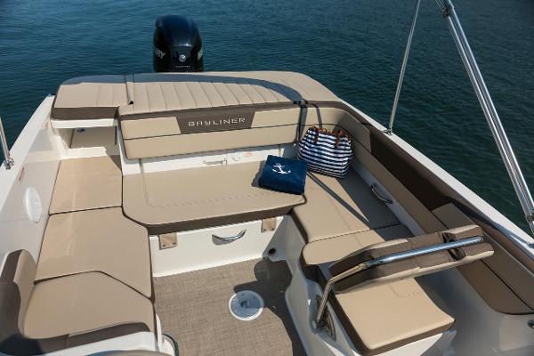Slide: The Image of Bayliner VR6 2024 - 8